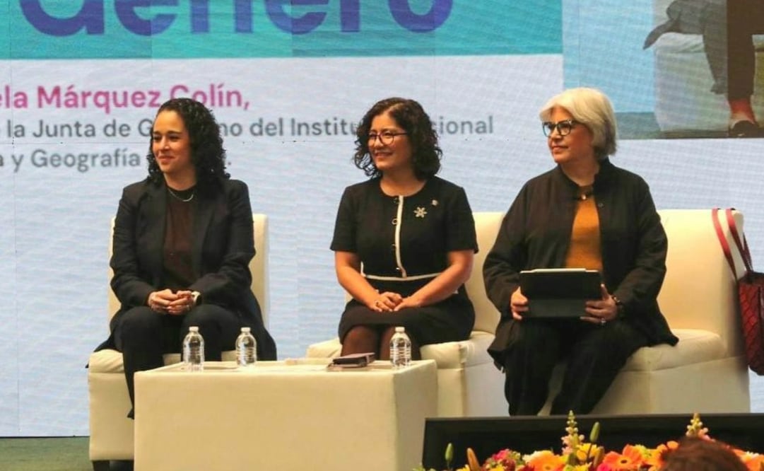 La rectora Martha Patricia Zarza Delgado durante su firme mensaje sobre la urgencia de medir para transformar la realidad de las mujeres. Foto Especial