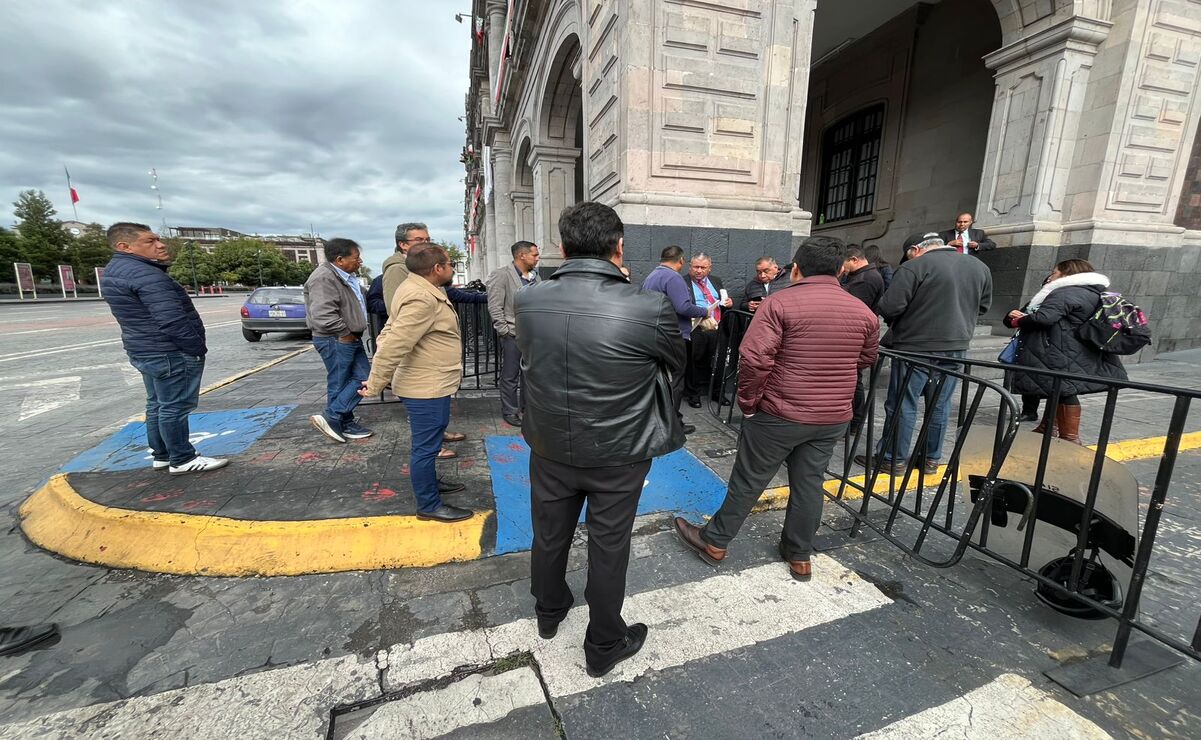 Gobierno del Edomex y transportistas mantienen negociación y aplazan el paro del servicio