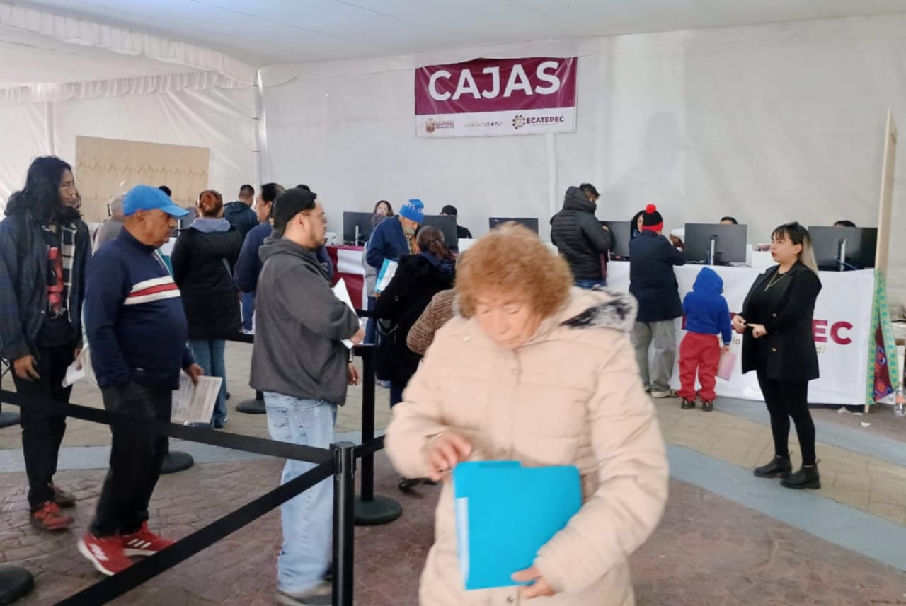 Miles de contribuyentes acudieron a pagar sus impuestos, generando una recaudación histórica de más de 6 millones de pesos. Foto Especial
