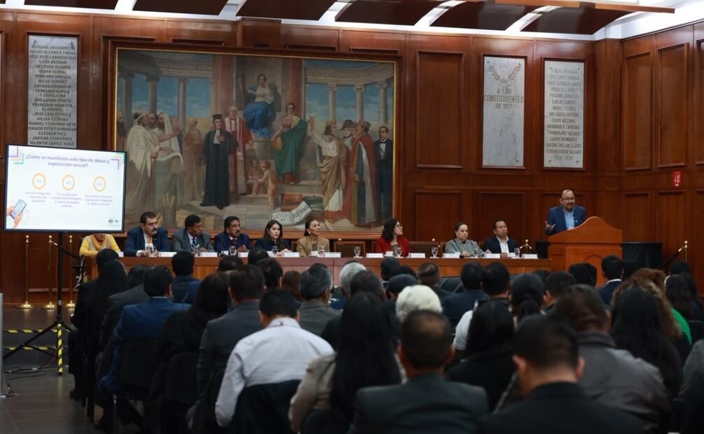UNICEF destaca la urgencia de capacitar al sector educativo para detectar a tiempo casos de violencia sexual en la red. Foto Alejandro Vargas / El Universal