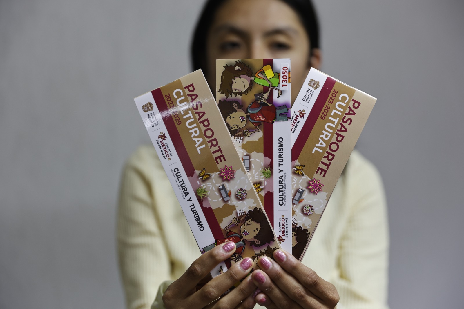 El pasaporte se obtiene en Toluca y se registra en línea con datos personales para comenzar el viaje cultural. Foto Especial