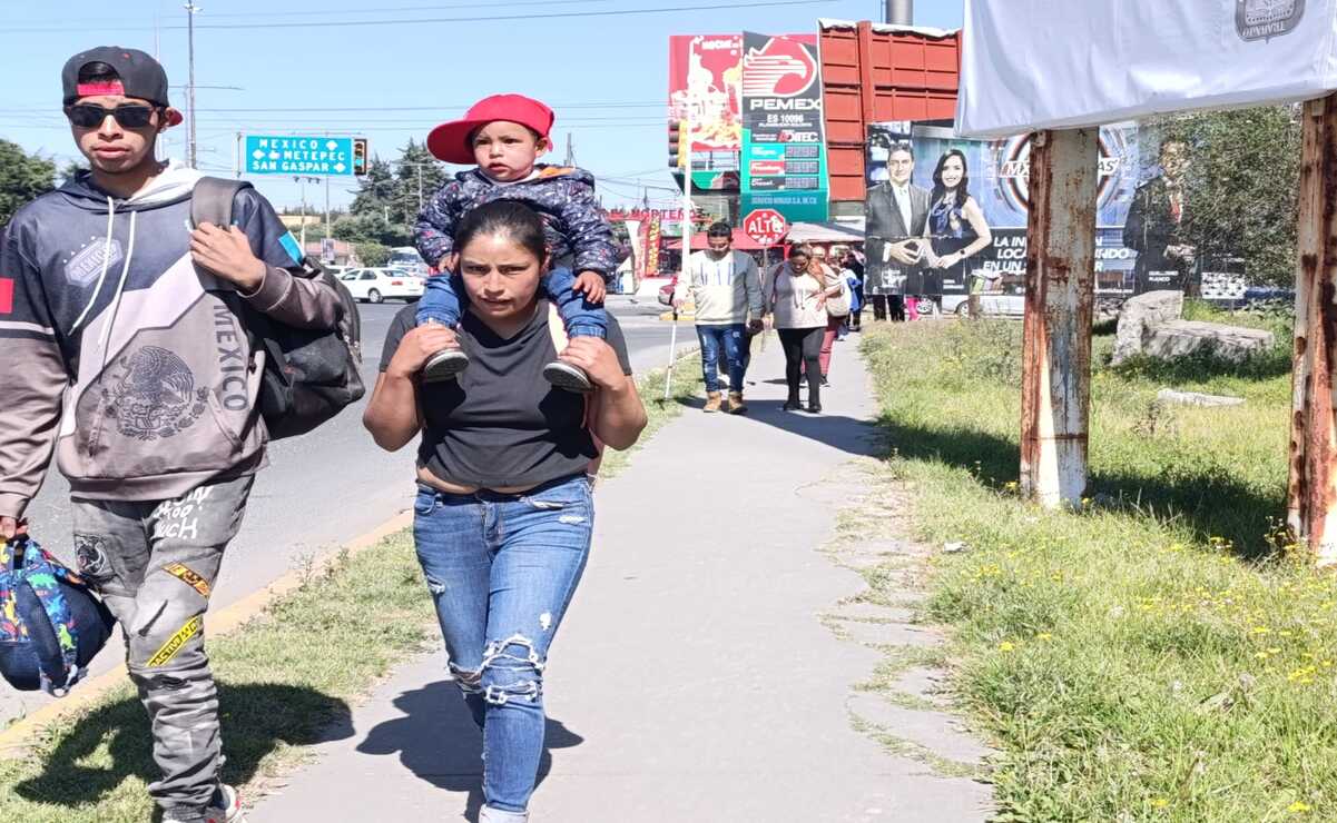 Algunos derechohabientes como Magnolia Molina, por más que corrió tampoco alcanzaron a llegar a su consulta. Foto: Macrina Vázquez.