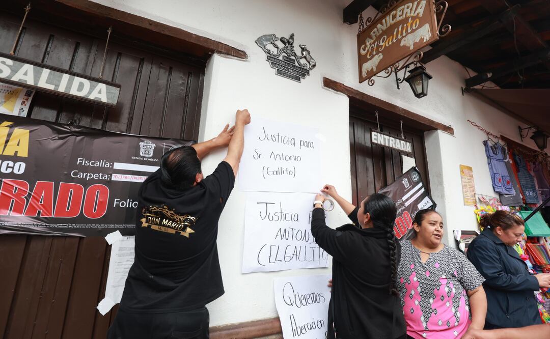 "Justicia para Toño": Vecinos de Sultepec protestan por la detención de Antonio, propietario de la carnicería "El Gallito", asegurada por la Fiscalía. Foto: Alejandro Vargas