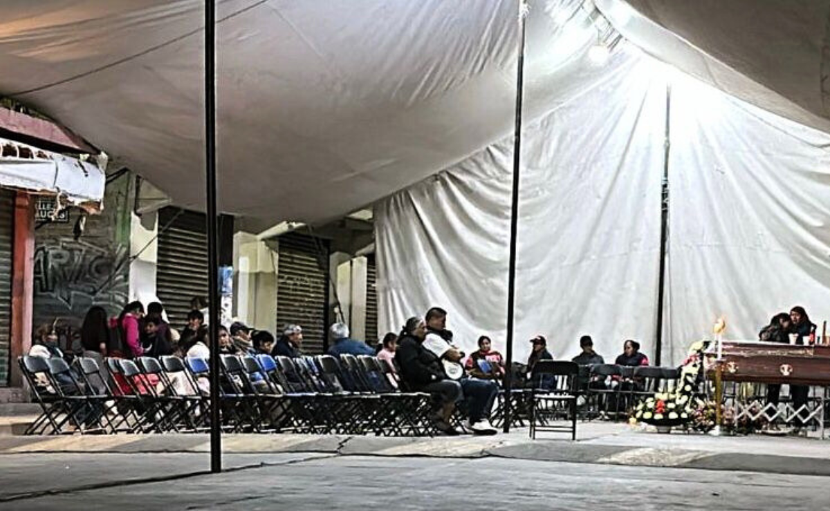 Familiares y amigos despide a su tercera víctima de la explosión por pirotecnia en Chimalhuacán