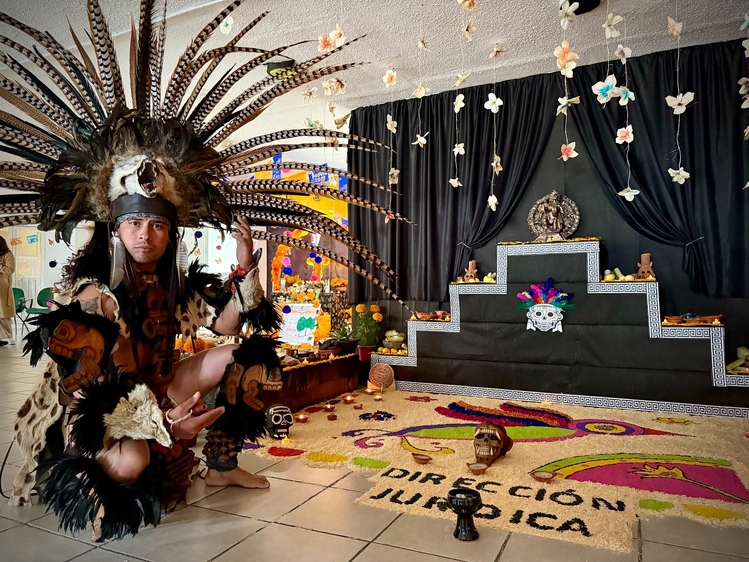 Con altares coloridos, Inveamex celebra el Día de Muertos