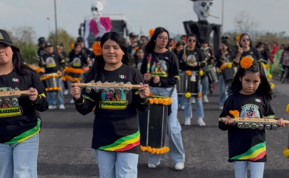 Grupos de percusión y comparsas llenaron de ritmo el circuito interno del Parque Ecológico Lago de Texcoco. Foto Especial