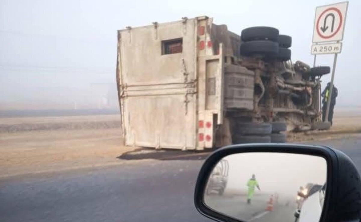 También se registró la volcadura de un tráiler en la carretera Toluca-Atlacomulco. Foto: Especial