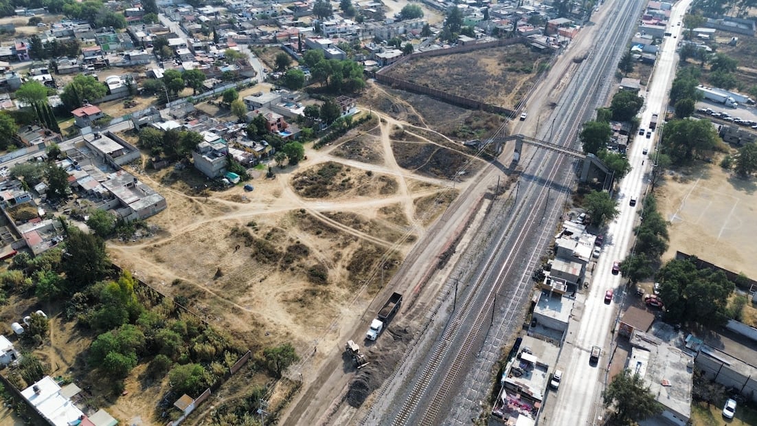 En la zona de "La Fábrica Verde", la Sedena ya prepara el terreno donde se erigirá la estación Huehuetoca del nuevo tren de pasajeros. Foto Arturo Contreras / El Universal