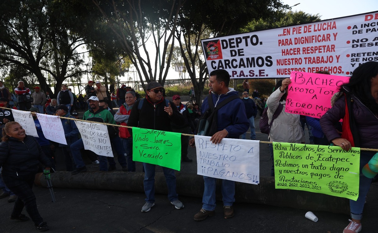 Los trabajadores sindicalizados se concentran para presionar por sus demandas / Foto:  Iván Montaño