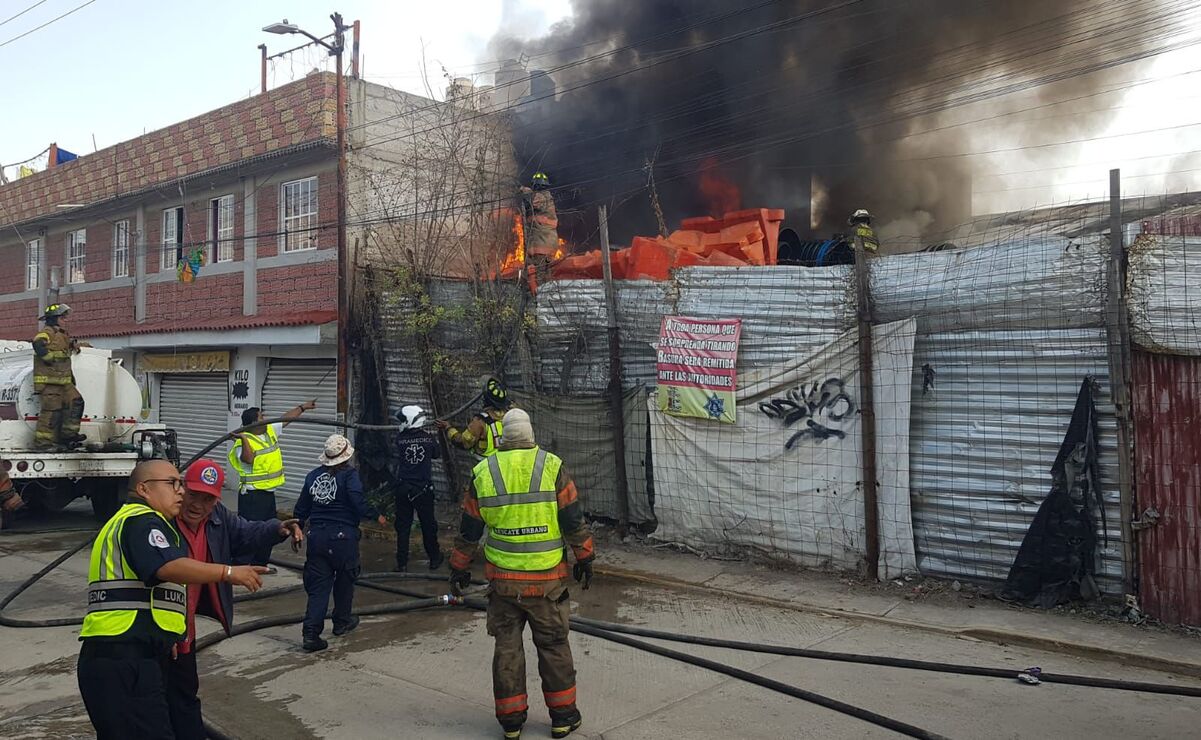 Incendio consume bodega y tres vehículos en Ejidos de San Cristóbal