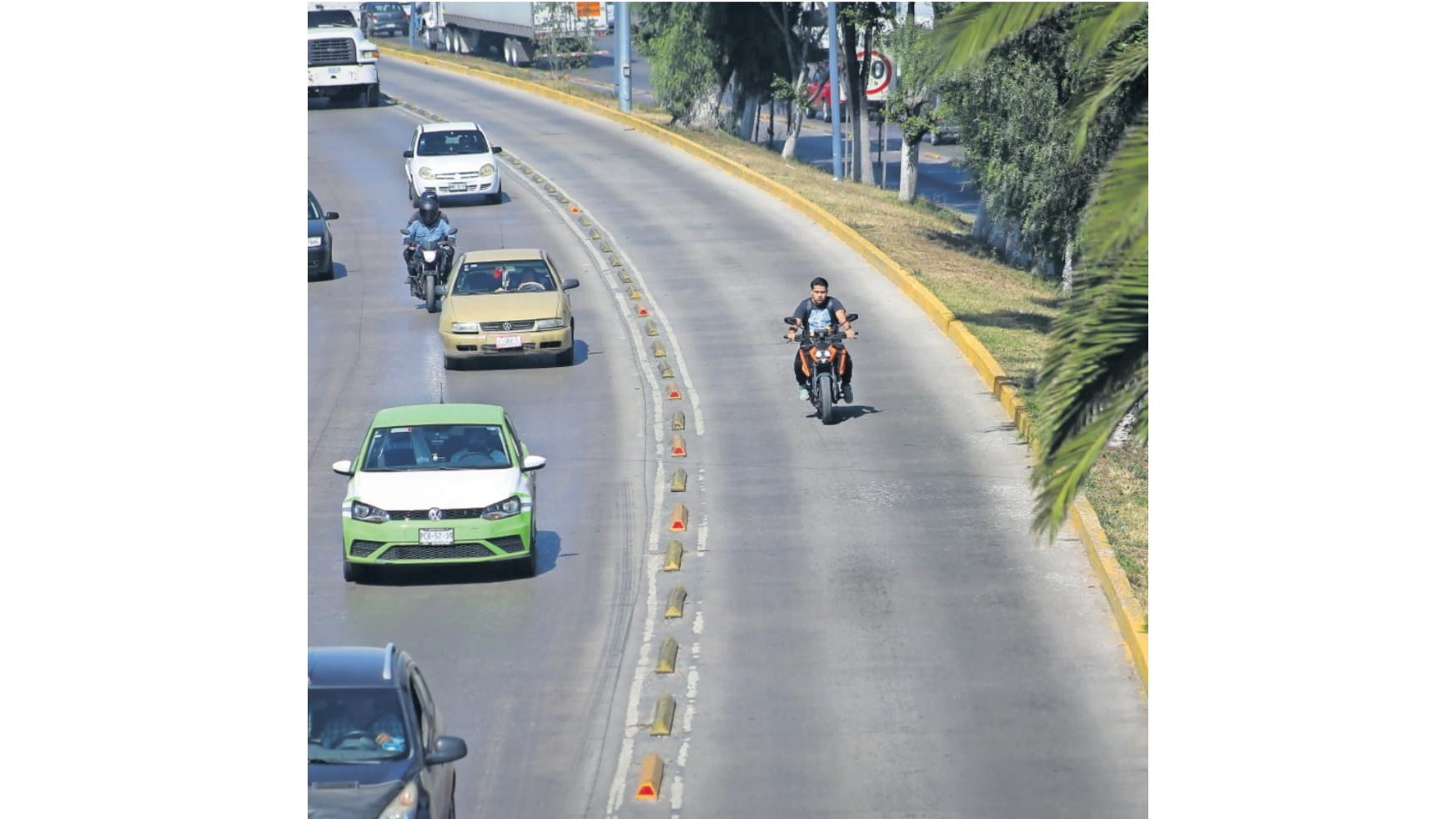 453 conductores fueron infraccionados por invadir el carril confinado del Mexibús. Foto: Luis Camacho