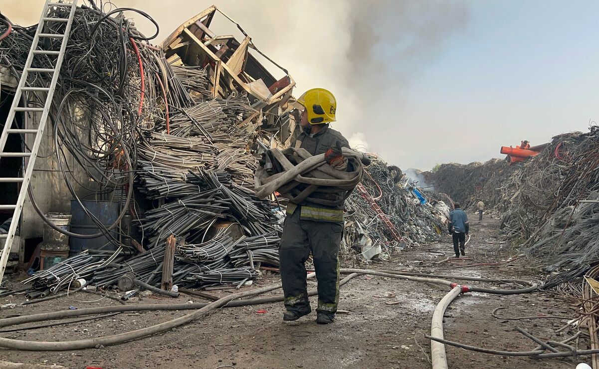 Los Bomberos de Xonacatlán recibieron el apoyo de al menos 50 municipios mexiquenses para sofocar el incendio.  Foto: Karen Aldama / El Universal Estado de México