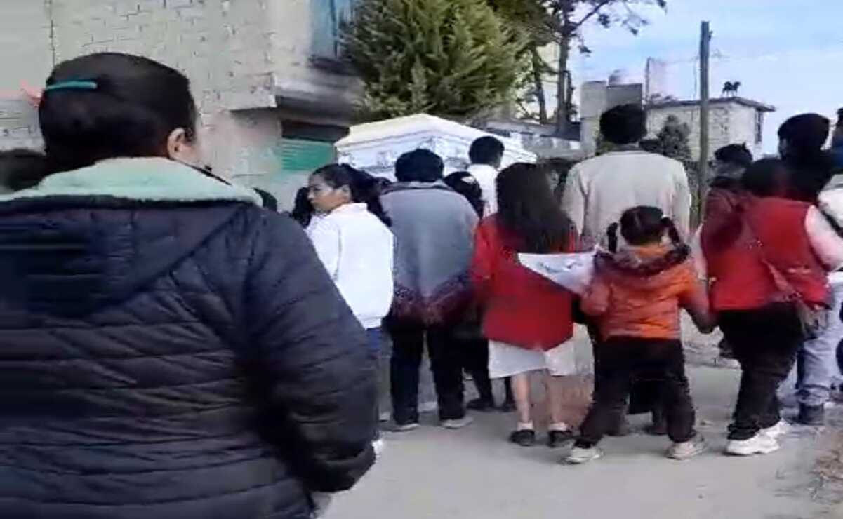 Compañeros de Cristian del Centro de Bachillerato Tecnológico Industrial y de Servicios también se despidieron de él. Foto: Captura de pantalla