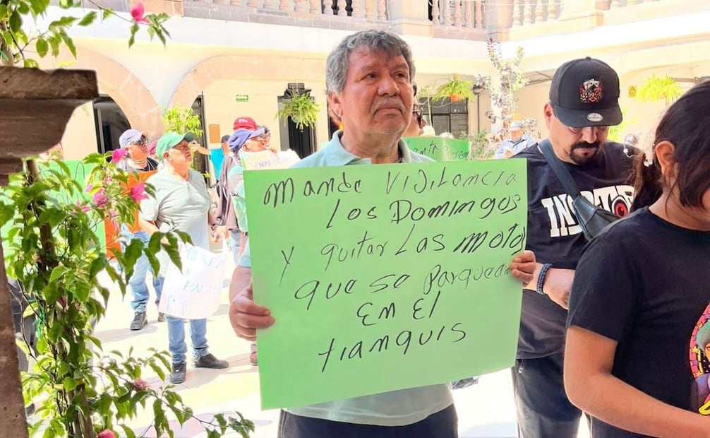 Comerciantes denuncian presuntas intimidaciones por parte de la policía local para impedir sus ventas. Foto Especial