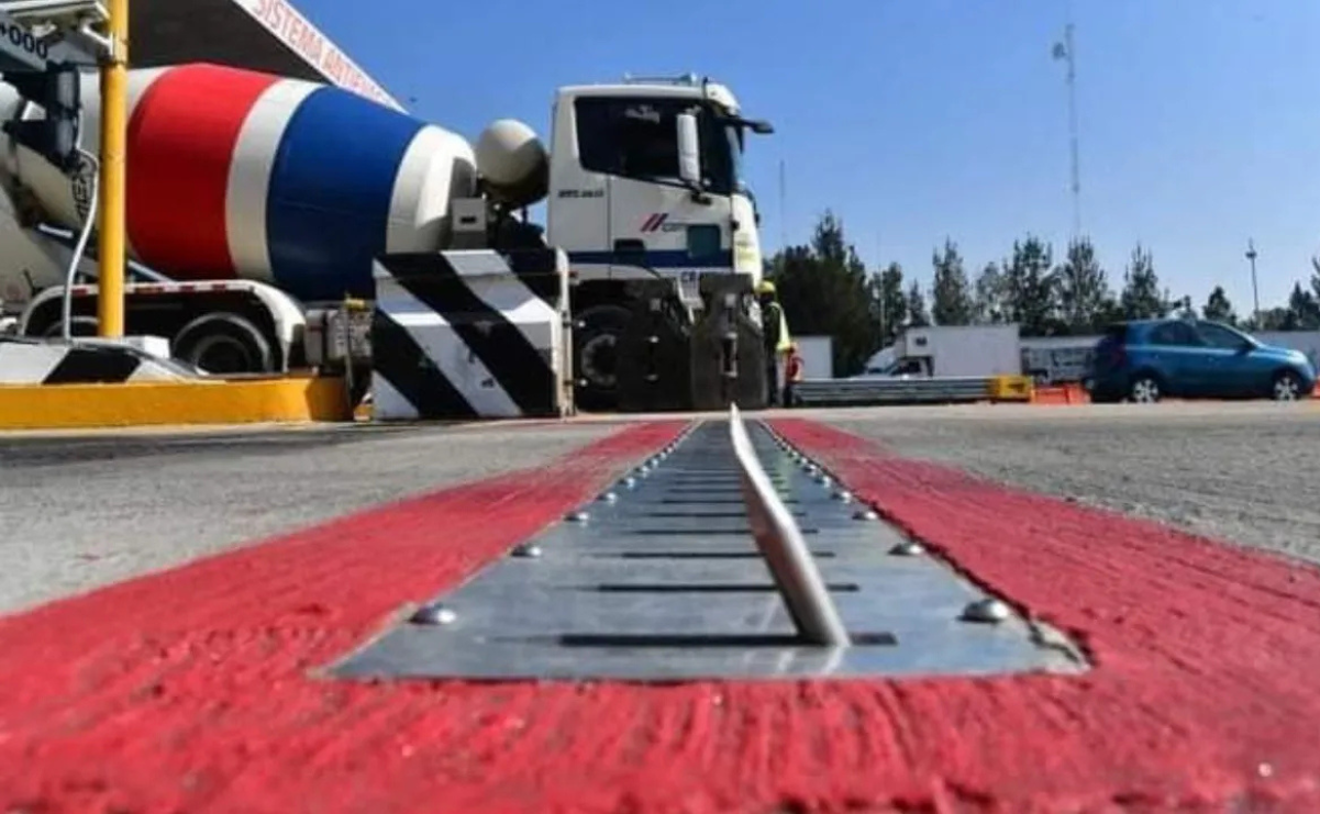 El sistema de ponchallantas es automatizado y se activa cuando un conductor abate la barrera de paso sin realizar el pago de la cuota / Foto: Especial