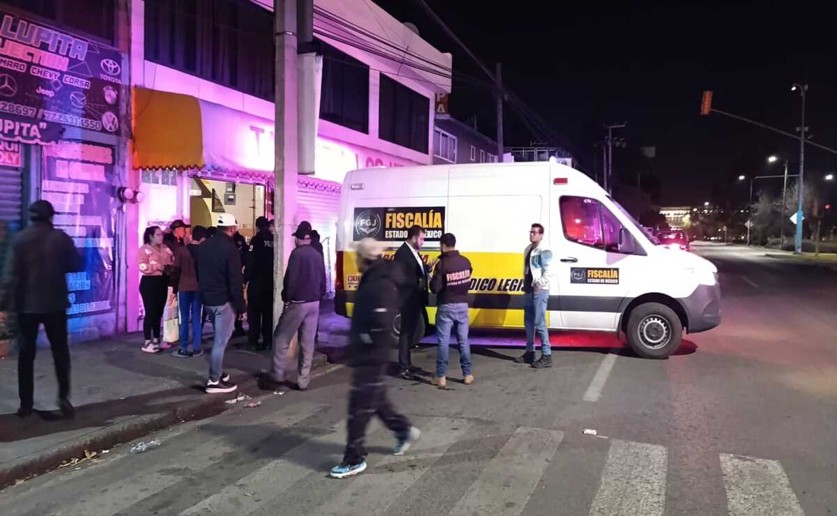 Asesinan a balazos a mujer dentro de taquería en Toluca