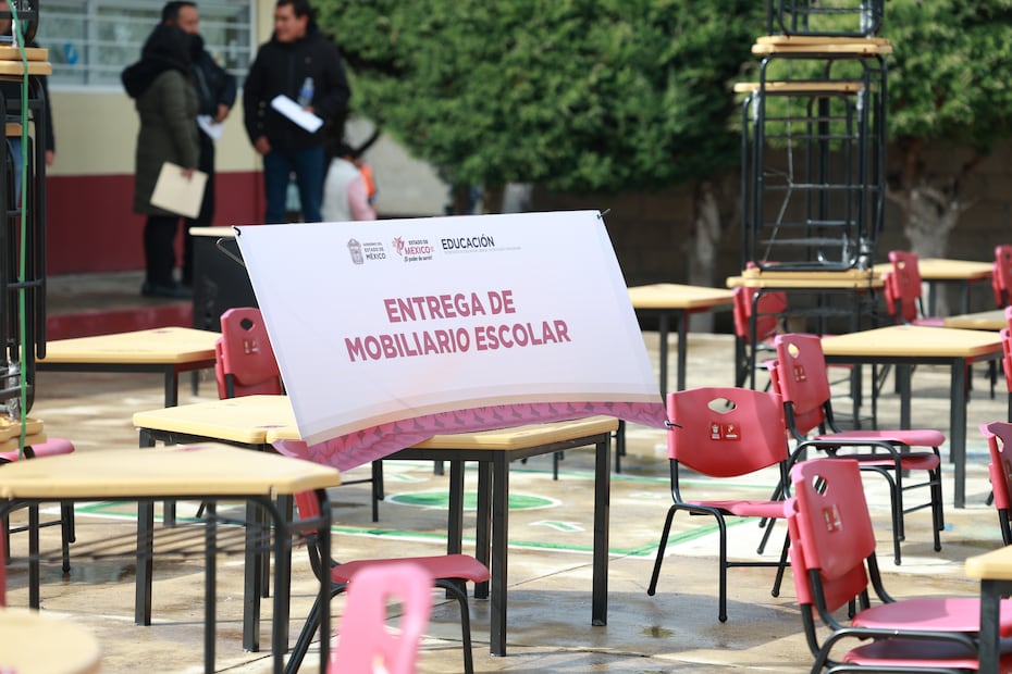 Sonrisas que transforman: más de 9 mil estudiantes de nivel básico contarán con pupitres y equipo nuevo. Foto Alejandro Vargas / El Universal