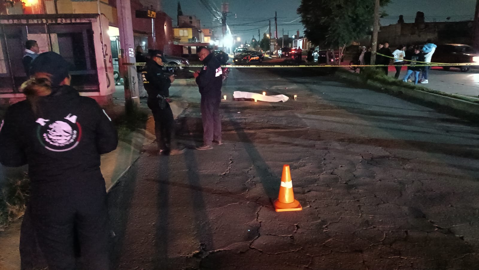 Motociclista atropella a hombre de la tercera edad y adolescente