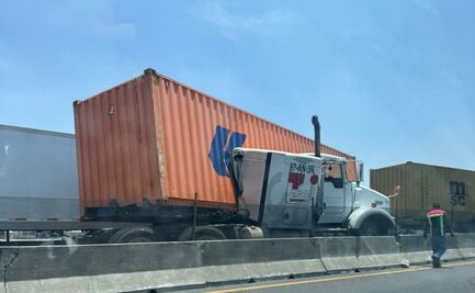 Accidente detiene circulación en el Circuito Exterior Mexiquense a la altura de Tultepec