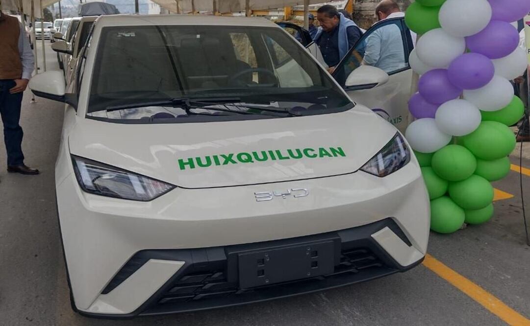 Huixquilucan presentó sus nuevos cinco taxis 100 por ciento eléctricos para apostar por un transporte ecológico. Foto: Especial