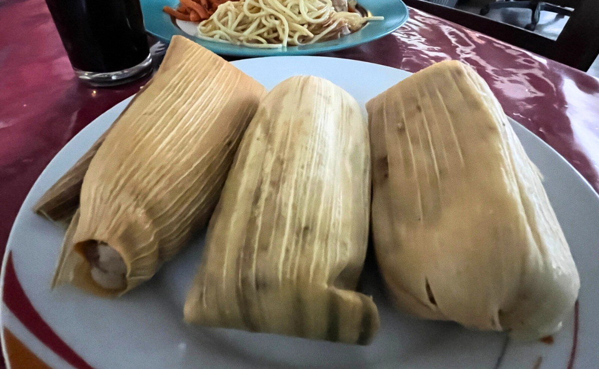 La tradición navideña trae consigo deliciosos platillos, pero también puede provocar un aumento de peso.  Foto: Jorge Alvarado