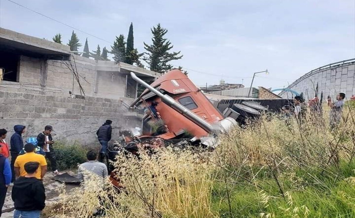 La cabina del tráiler quedó destrozada / Foto Especial