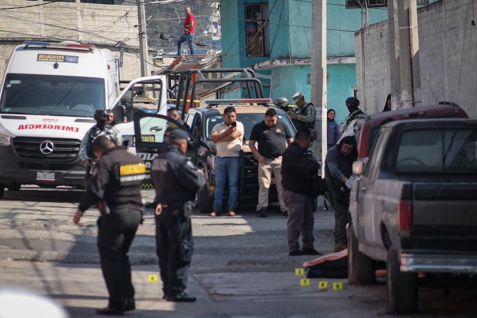 El cuerpo quedó tendido sobre el asfalto donde se pudo observar la presencia de más de 10 casquillos. Foto: Luis Camacho/ El Universal