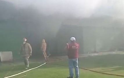 Incendio en taller de Tultepec; sin heridos, pero con daños materiales
