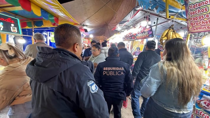 Fuego consume portada de templo en Huixquilucan; alcaldesa promete apoyo para restauraciones