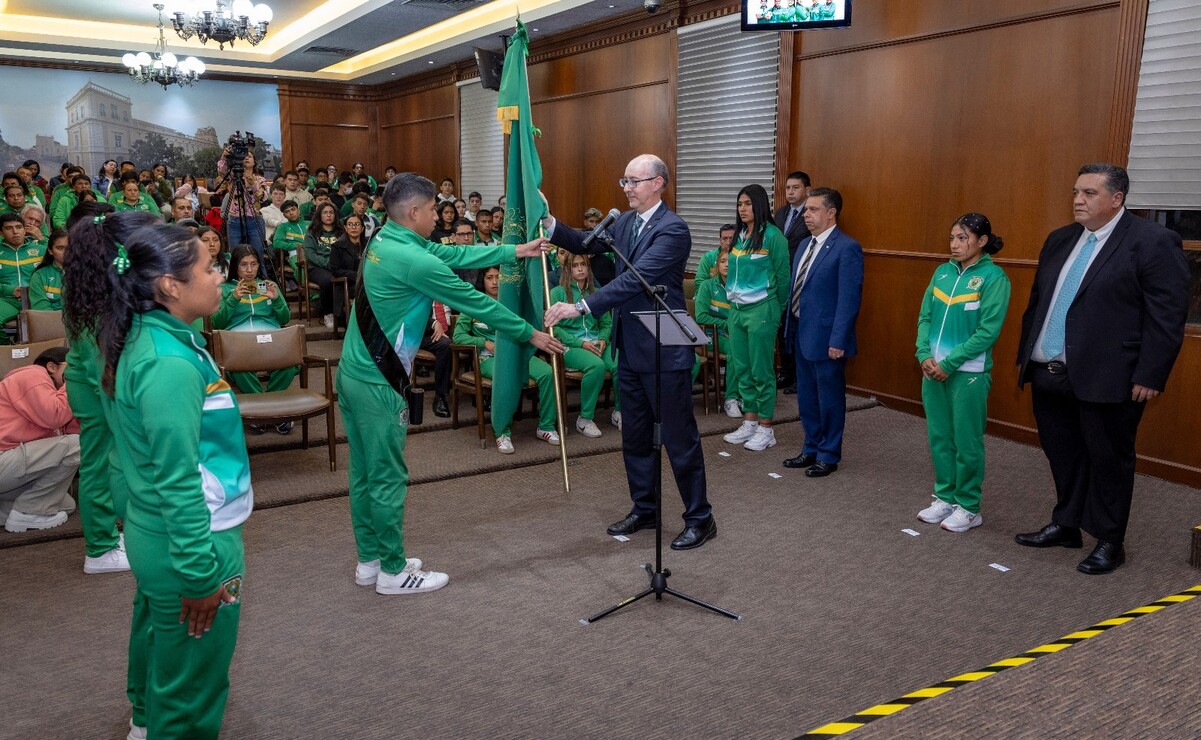 El rector de la UAEMéx abandero a la Delegación de Deportistas Universitarios que participarán en la III FISU América Games 2024. Foto: Especial