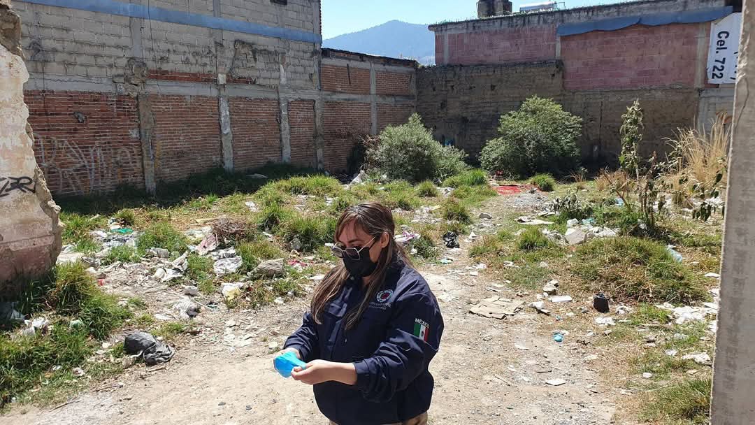 El predio abandonado servía como refugio para indigentes en Tenango del Valle. Se espera que familiares reclamen el cuerpo para evitar que sea enviado a la fosa común. Foto Especial