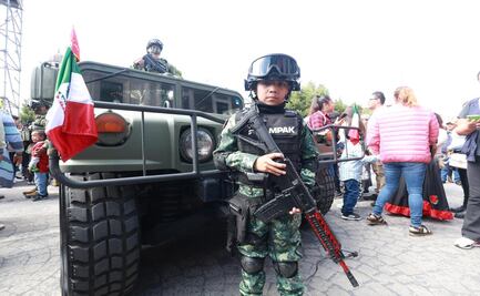 Eduardo de 9 años asiste al desfile en Toluca con la ilusión de ser soldado
