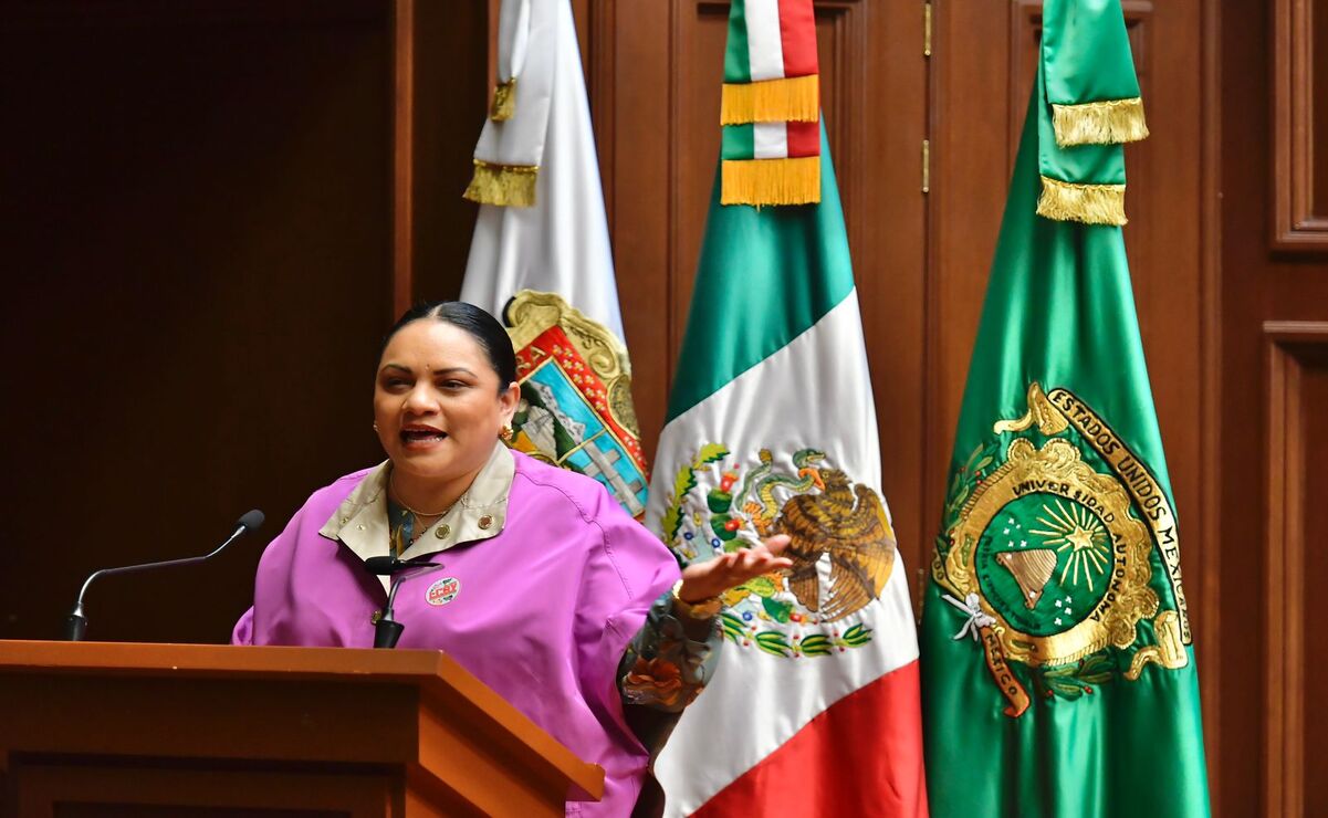 Alhely Rubio Arronis indicó que se invertirán 8 millones de pesos en sembrar magueyes. Foto: Arturo Hernández.