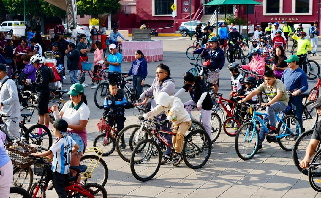 Familias completas de Tlalnepantla participaron en la rodada, fortaleciendo los lazos sociales en las calles del municipio. Foto Especial