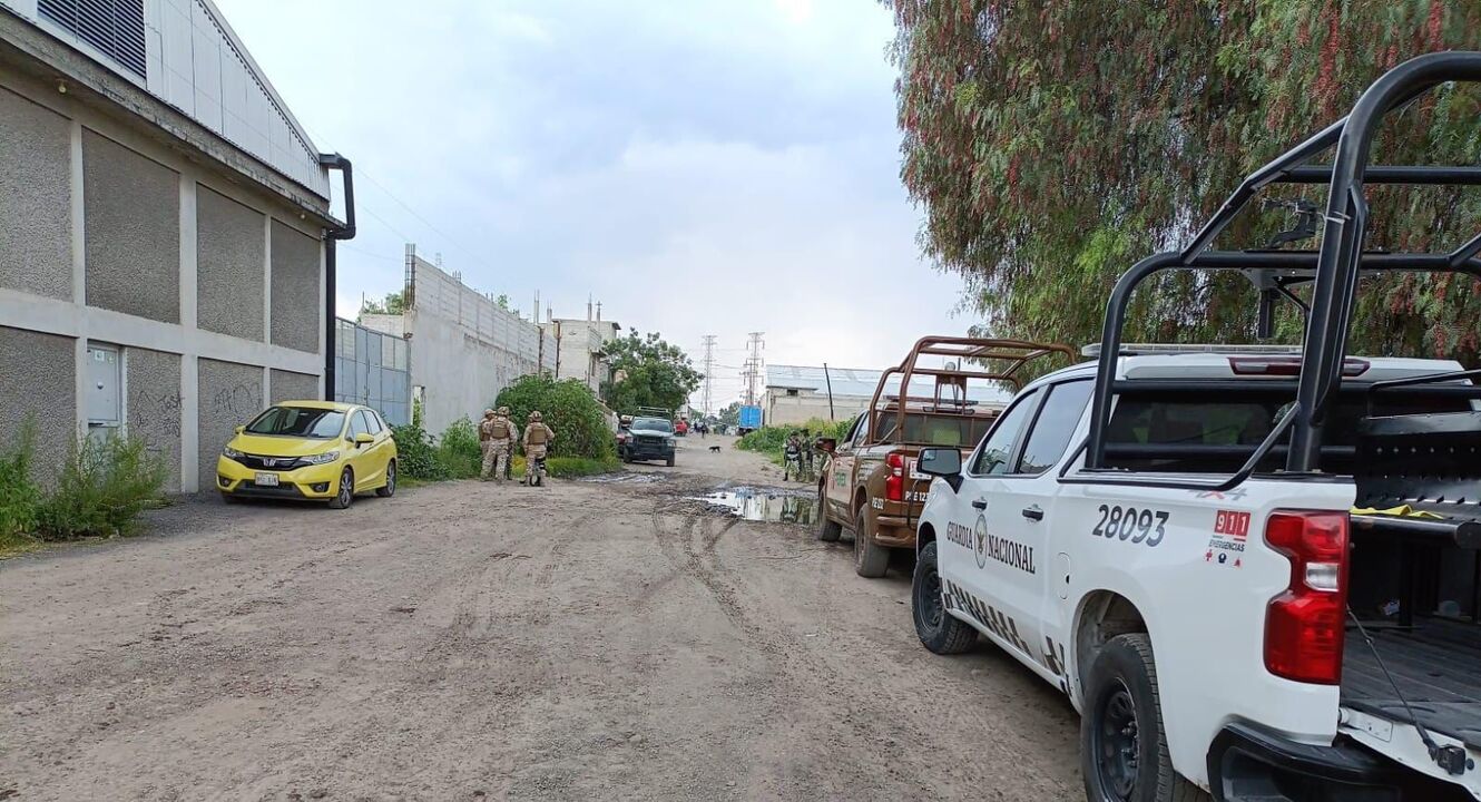La tarde de este jueves fueron descubiertas tres tomas clandestinas de combustible en un predio de la comunidad de Los Ángeles Totolcingo, en el municipio de Acolman.