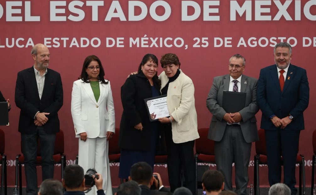 La gobernadora Delfina Gómez Álvarez encabezó la conmemoración del 165 Aniversario del Registro Civil en el Centro de Convenciones Edomex. Foto Alejandro Vargas / El Universal