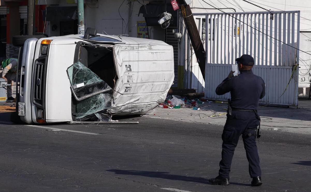 El conductor de la camioneta colisionó al perder el control del volante al circular por la carretera Toluca-Palmillas. Foto: Arturo Hernández / EL UNIVERSAL Edomex