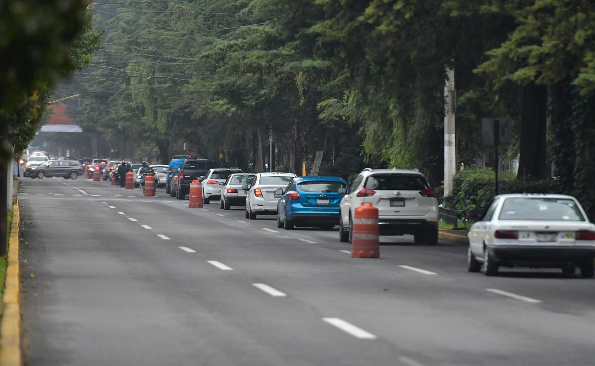 Este martes, pasadas las ocho de la mañana, el operativo del carril reversible sigue activo. Foto: Arturo Hernández.