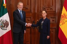 Claudia Sheinbaum recibe al Rey Felipe VI en Palacio Nacional para fortalecer la relación entre México y España