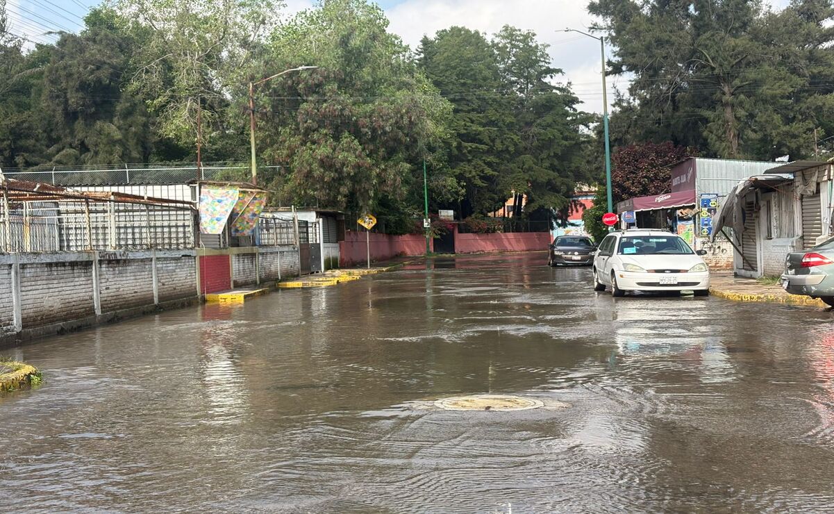Por segundo día, alumnos de secundaria de Cuautitlán Izcalli se quedan sin clases por encharcamientos