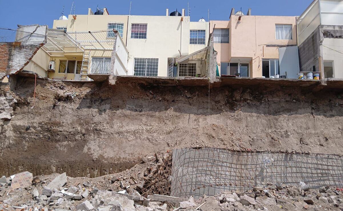 Derrumbe de barda en Cuautitlán Izcalli afecta a 10 casas por obra industrial irregular