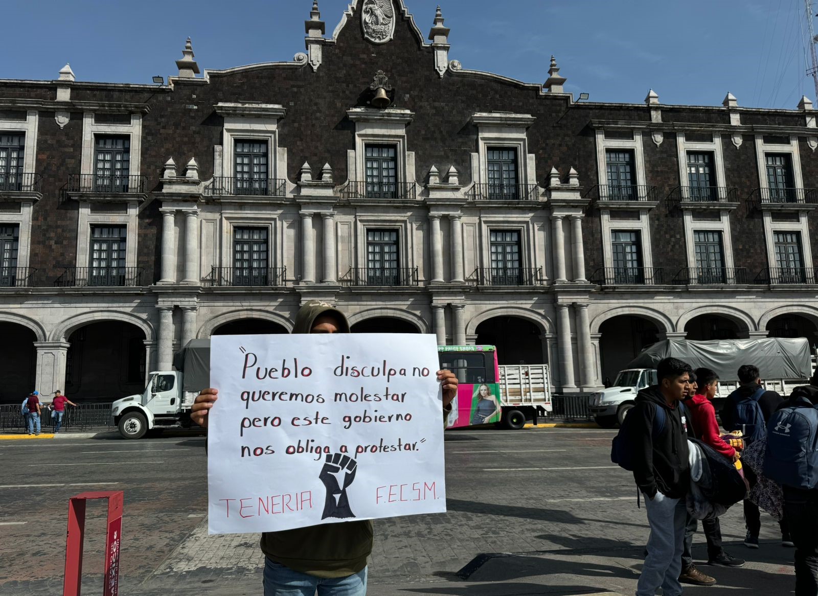 De acuerdo con los estudiantes, el internado alberga a 570 estudiantes, a quienes se le asignó 150 pesos a cada uno de manera semestral. Foto: Claudia González 