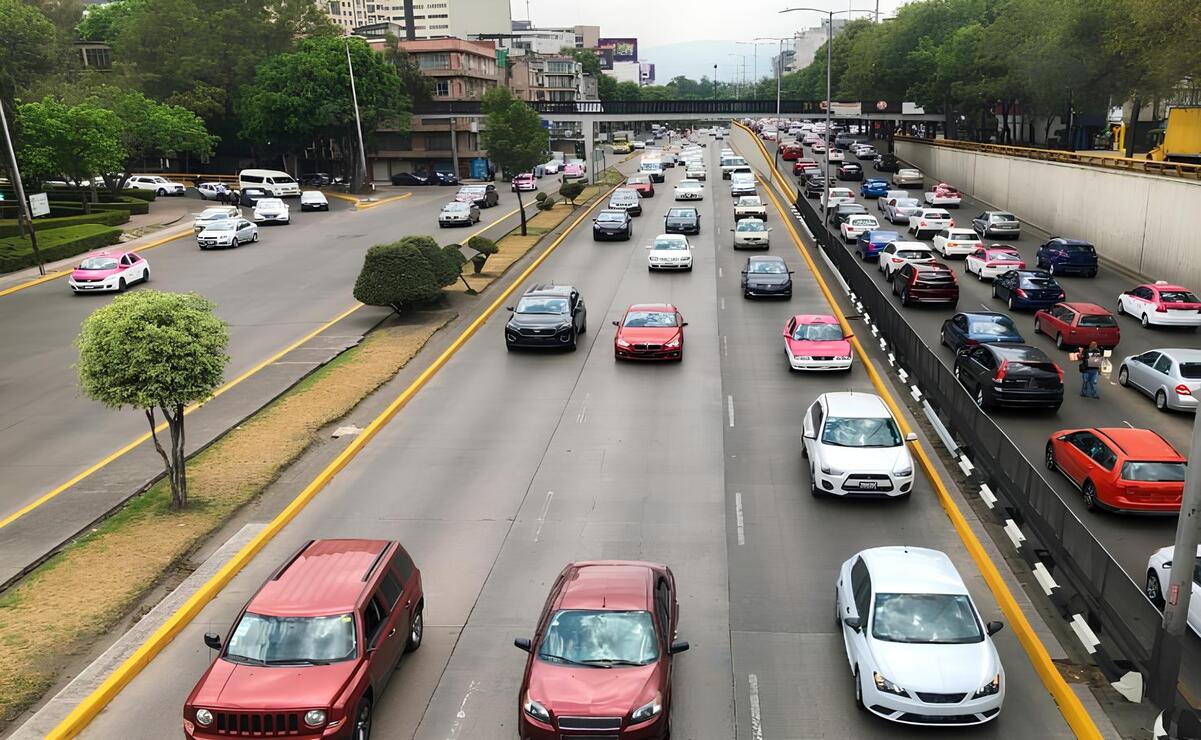 Los vehículos con engomado azul no podrán circular en el Valle de México. Foto: Getty Images