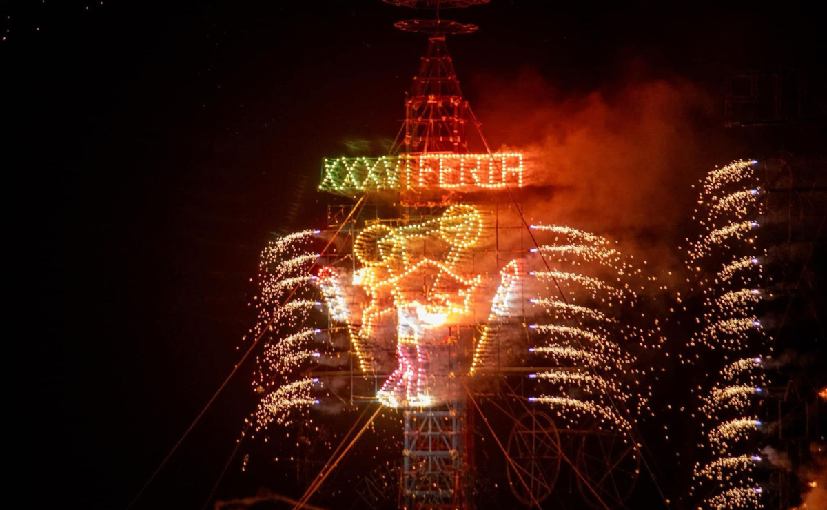 ¡Explosión de alegría en Tultepec! La Feria Internacional de la Pirotecnia te espera con fuegos artificiales, música y mucha diversión. Foto: Espeical