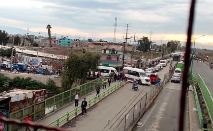 Choferes de la Ruta 101 bloquean el Bordo de Xochiaca y Periférico Oriente