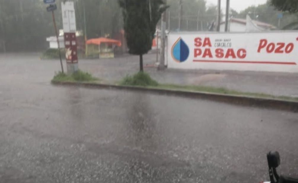 El colapso del sistema de drenaje por la acumulación de granizo y basura detonó las severas anegaciones. Foto Especial