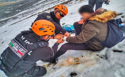 Rescatan a hombre lesionado tras caída en el Nevado de Toluca
