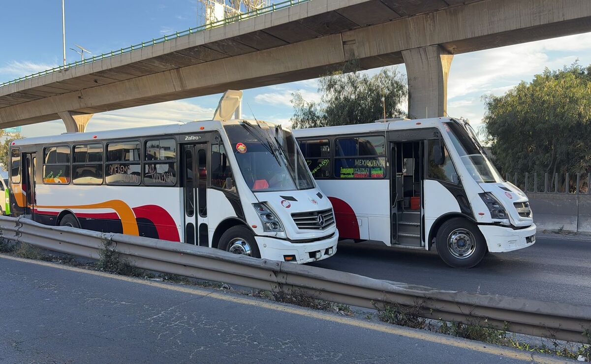 La circulación se encuentra obstruida en su totalidad en los carriles centrales / Foto Arturo Contreras
