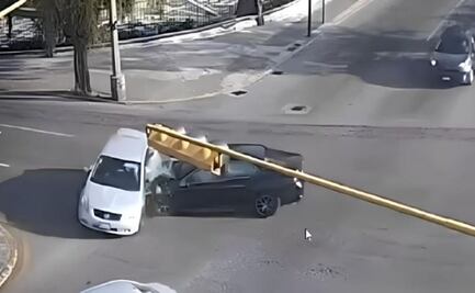 Accidente en Metepec: Conductor Imprudente Choca Contra Otro Vehículo en Avenida Pino Suárez