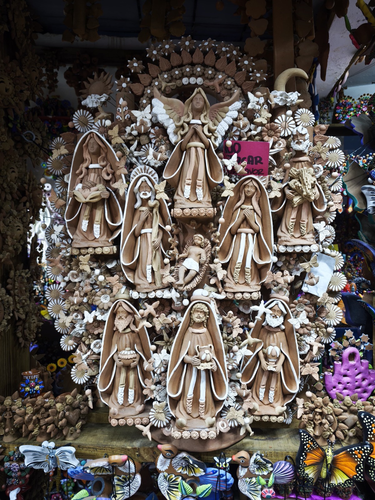 Visita Metepec y descubre la magia del barro en las manos de artesanos como Sonia Ortega. Foto Emmanuel Pérez